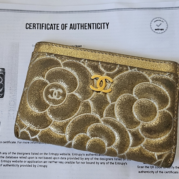RARE EUC Chanel Suede Camelia Embossed Card Holder - Picture 13 of 13